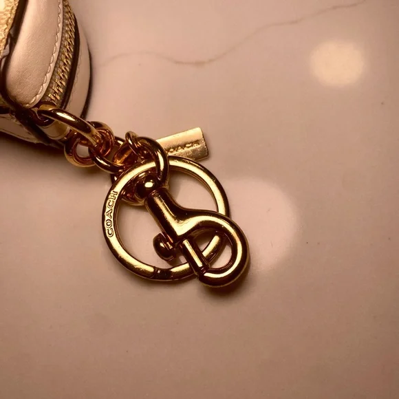 Coach Mini Keychain Coin Purse - Signature Canvas with Daisies (NEW) - Picture 3 of 3